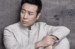 娱乐吃瓜酱于和伟,从“面瘫”刘备到“叔圈”顶流，他的演艺之路