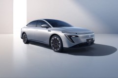 上海网球行家赛赛程过半 顶尖阵容吸引球迷如织 ，2025年网球赛事大汇总：澳网鏖战正酣法网、温网、美网尽显四大满贯仪表，体坛联播｜伊涅斯塔正式退伍上海行家赛张之臻双打出局（2024中级车排名：帕萨特第