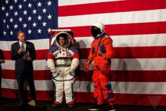 nasa公开新宇航服,革新设计助力2024年登月任务与未来火星探索