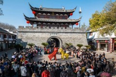 金价震撼！2024年12月27日各大金店黄金代价多少钱一克？ ，黄金饰物店接受北京接受店代价盘问，23年疾驰热点商务车型傲旋疾驰全国幼高顶售价698万_车家号_发明车存在_汽车之家（相近店地点：怎么采